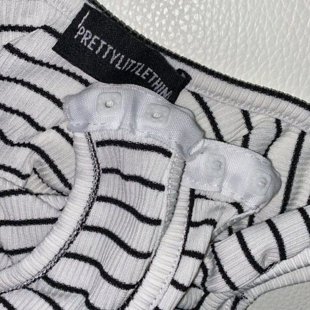PRETTYLITTLETHING White & Black Striped Bodysuit Size XS - Picture 11 of 12